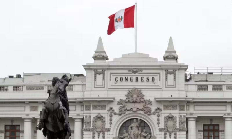 Peru decreta estado de emergência após onda de assassinatos no país