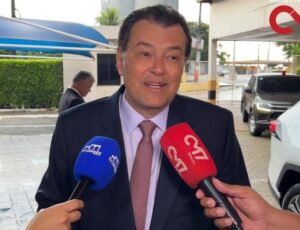 “Prestar Contas é essencial”, diz senador Eduardo Braga em reunião com vereadores na CMM; veja vídeo