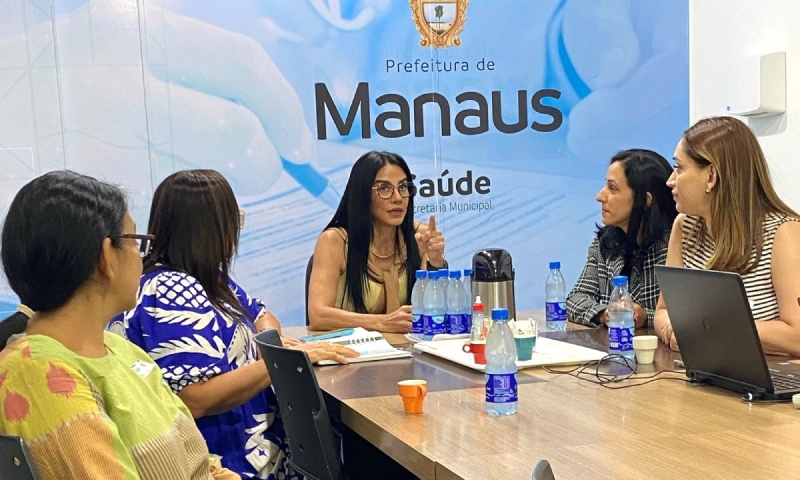 Prefeitura de Manaus apresenta ações de prevenção e combate à tuberculose à pesquisadora do Canadá