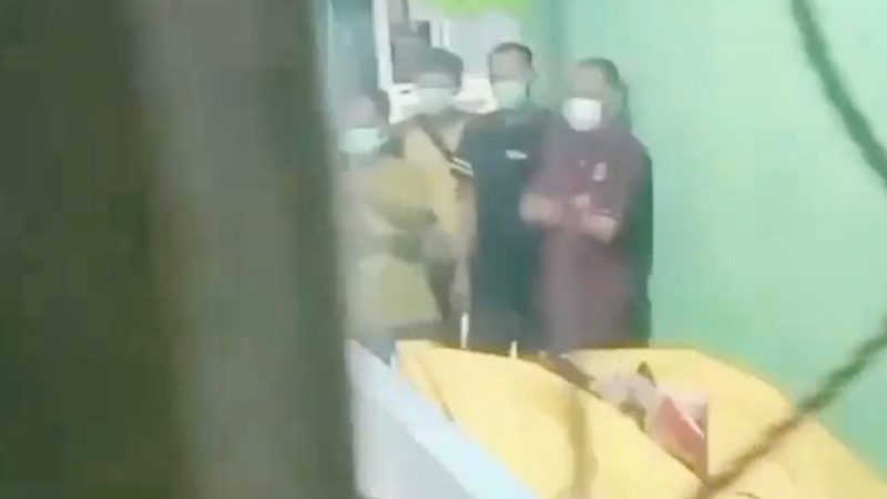 Jovem é triturado por máquina de moer no primeiro dia de trabalho; cenas fortes