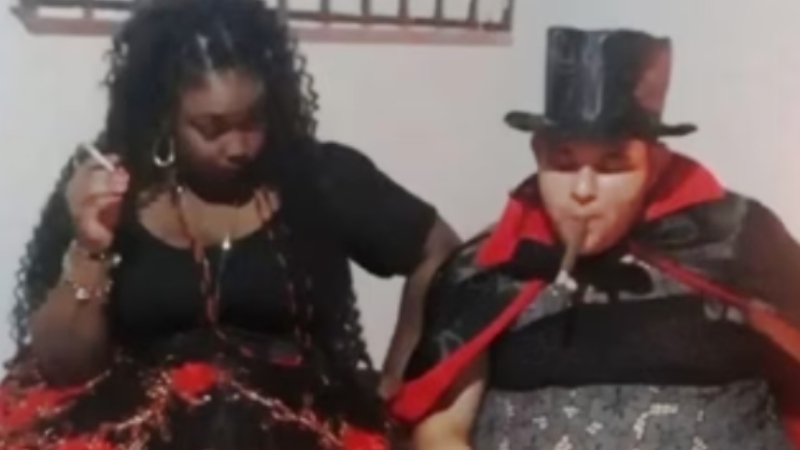 Vídeo flagra jovem apanhando de pai de santo em terreiro; veja