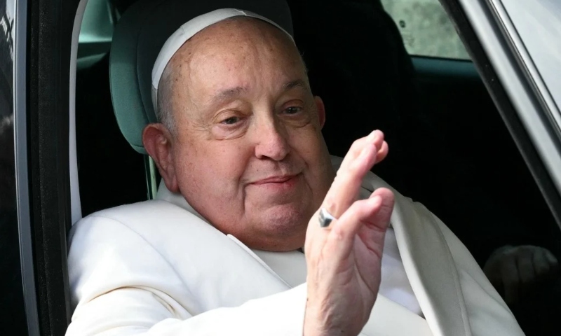Papa Francisco não está mais usando ventilação, informa Vaticano