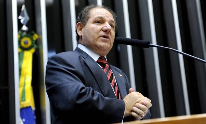 Missionário José Olímpio assume o lugar de Eduardo Bolsonaro como suplente na Câmara