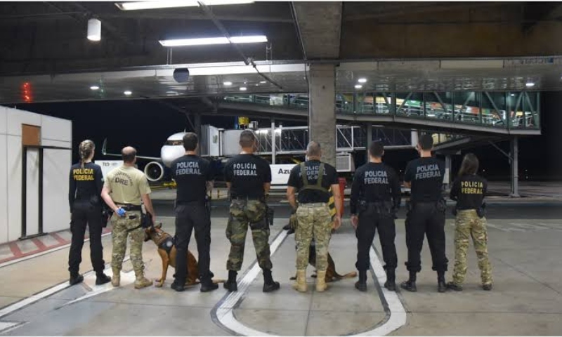 “Traidor de farda!”: agente federal que facilitava tráfico de drogas no Aeroporto de Manaus é preso pela PF