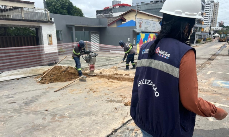 Águas de Manaus é multada pela Ageman por problemas em serviços de asfalto nos conjuntos Manauense e Vieiralves
