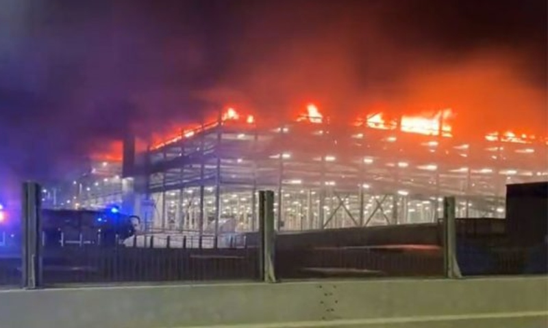 Incêndio fecha aeroporto de Londres e gera caos no tráfego aéreo da Europa; veja vídeo