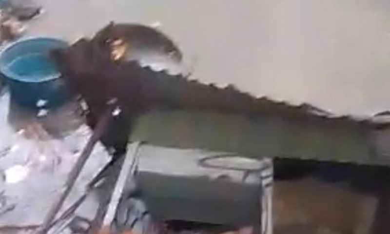 Forte chuva faz casa desabar no bairro Jorge Teixeira; veja vídeo