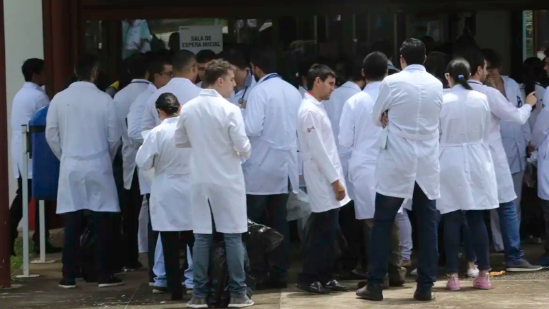 Revalida 2024: médicos aprovados devem indicar universidades para revalidação de diplomas