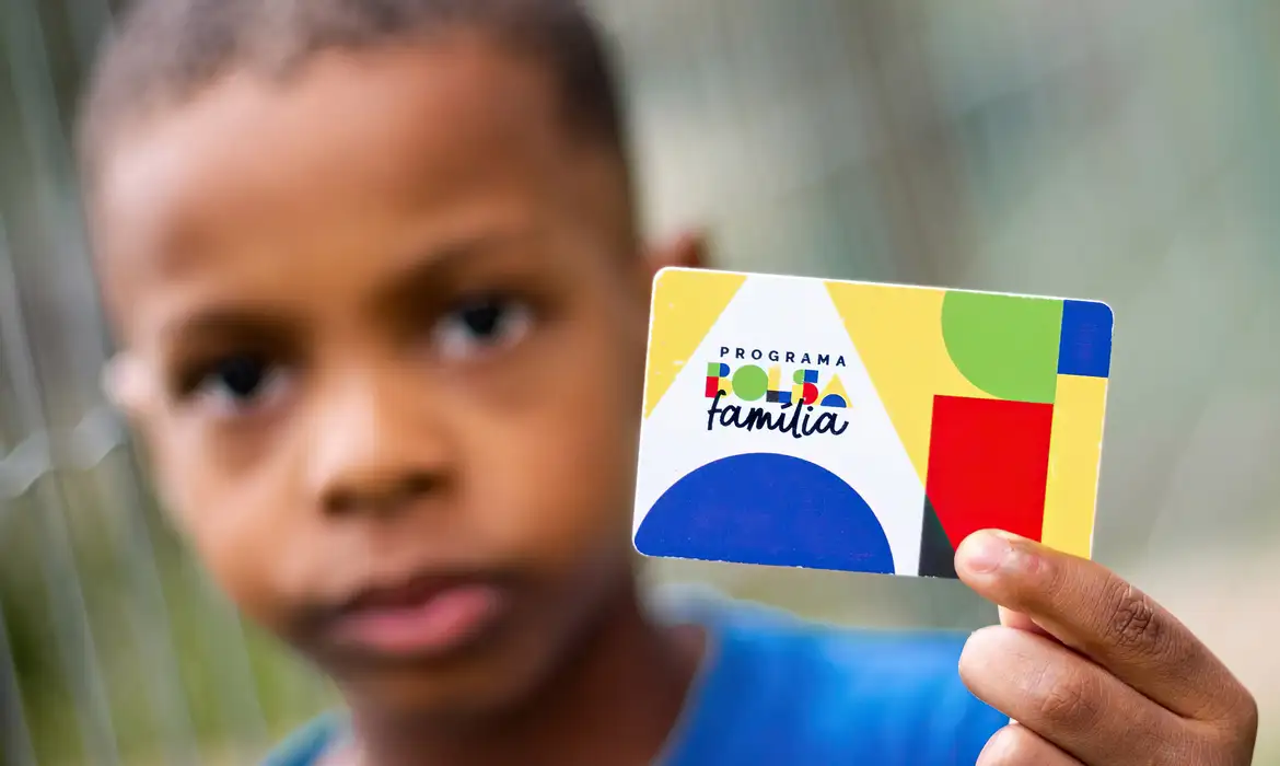 Beneficiários do Bolsa Família com NIS de final 6 recebem pagamento nesta terça-feira (25)