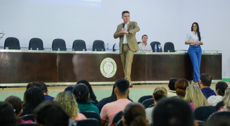 Prefeito David Almeida participa da integração de novos servidores da Semsa e anuncia ampliação da rede de saúde