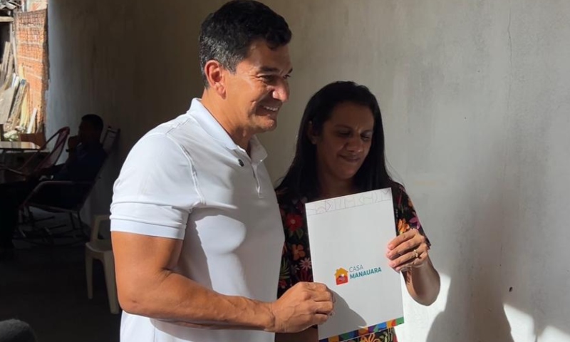 Moradia digna: Prefeitura de Manaus entrega 15 casas totalmente reformadas pelo Casa Manauara