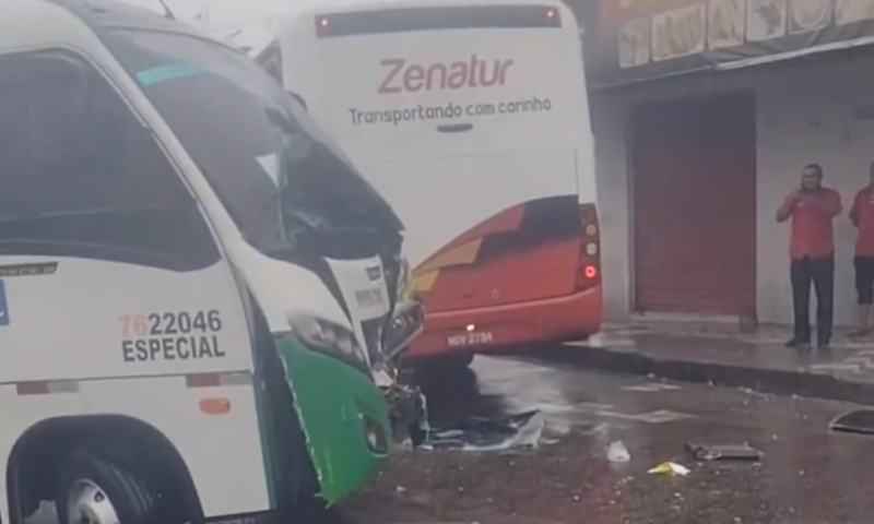 Ônibus desgovernado colide com diversos veículos em ‘ladeirão da morte’ em Manaus; veja vídeo