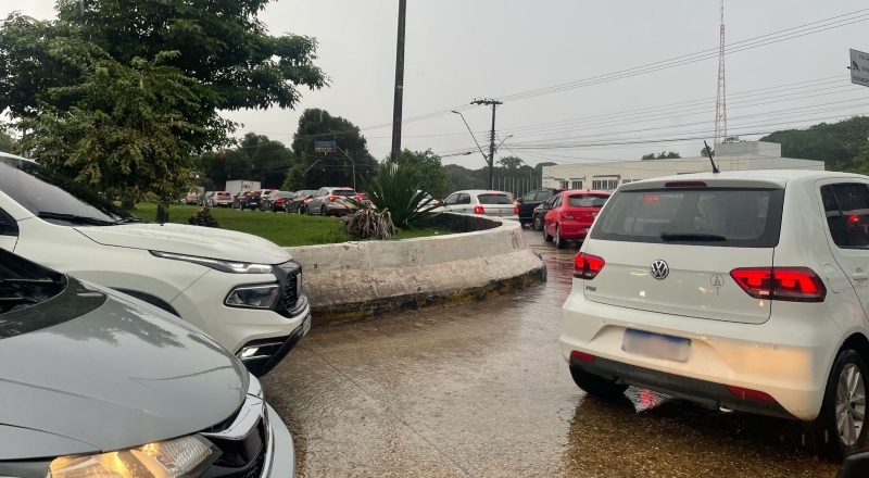Chuva em Manaus causa congestionamentos e alagamentos nesta quinta-feira (27)