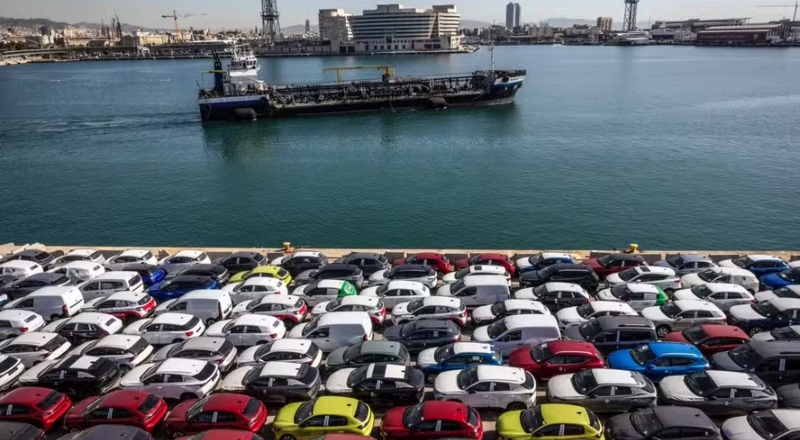 Trump anuncia tarifa de 25% sobre carros importados nos EUA