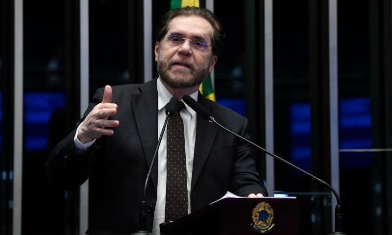 “Tenho um mandato dedicado à defesa das mulheres”, afirma senador Plínio Valério