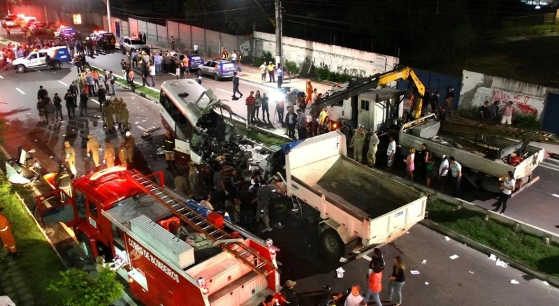 Acidente com micro-ônibus que matou 16 pessoas na av. Djalma Batista completa 11 anos