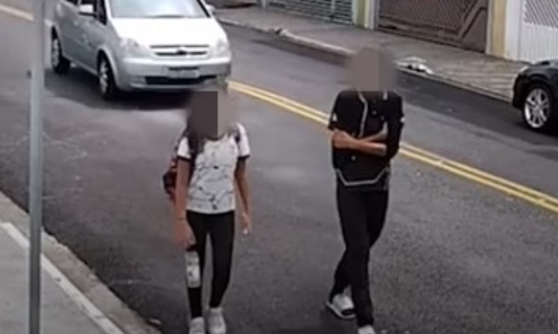 Homem atropela adolescente que teria brigado com seu filho em escola: “ele tem pai!”; veja vídeo