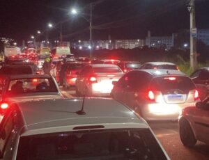 Polícia em Manaus faz blitz no bairro Viver Melhor após tiroteio contra traficantes