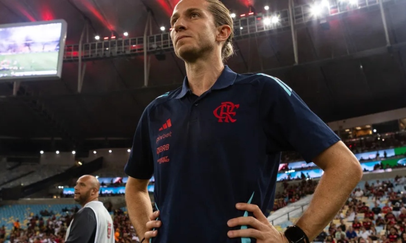 Filipe Luís lamenta queda de Dorival e despista sobre seleção: ‘Tenho contrato com o Flamengo’