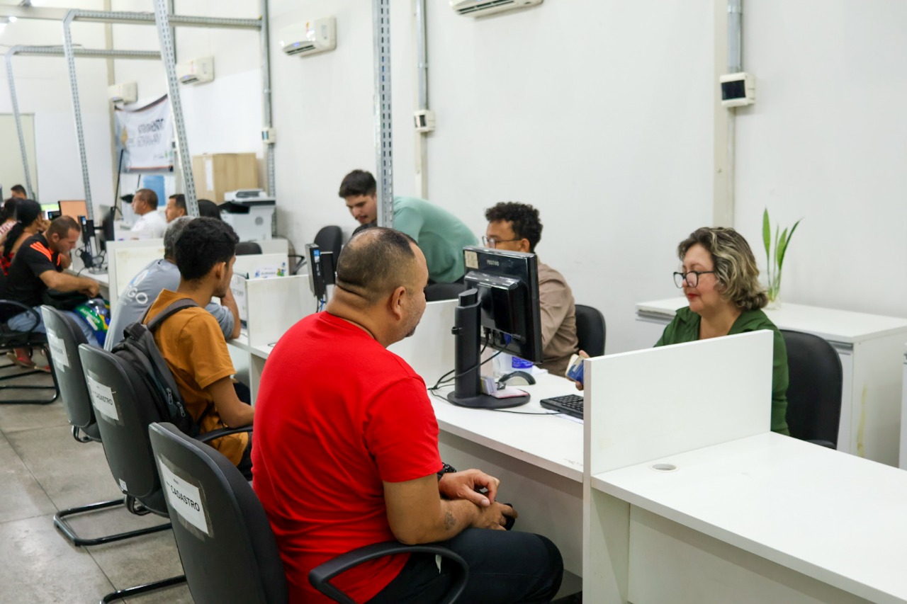 Vendedora, motorista e garçom: 124 vagas de emprego estão disponíveis em Manaus