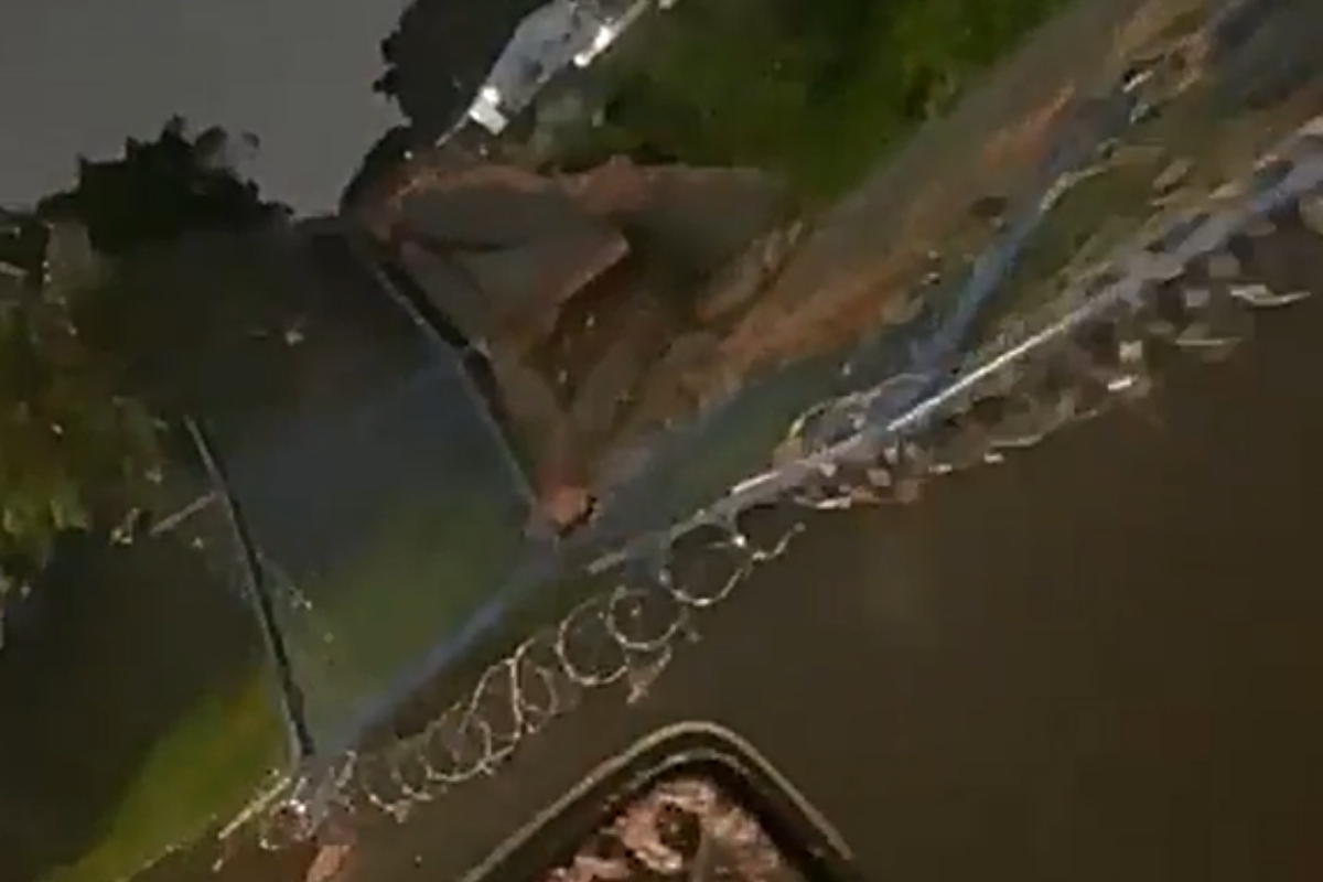 Muro da Polícia Federal em Manaus desaba durante forte chuva; veja vídeo