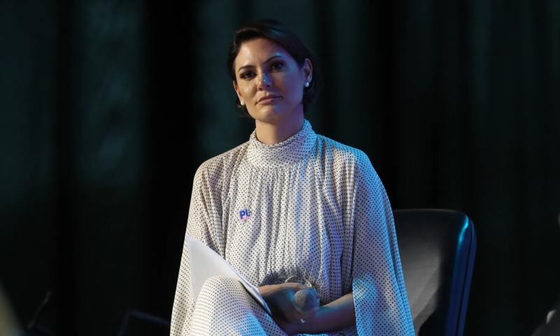 Michelle Bolsonaro lidera disputa ao Senado no DF, diz Paraná Pesquisas