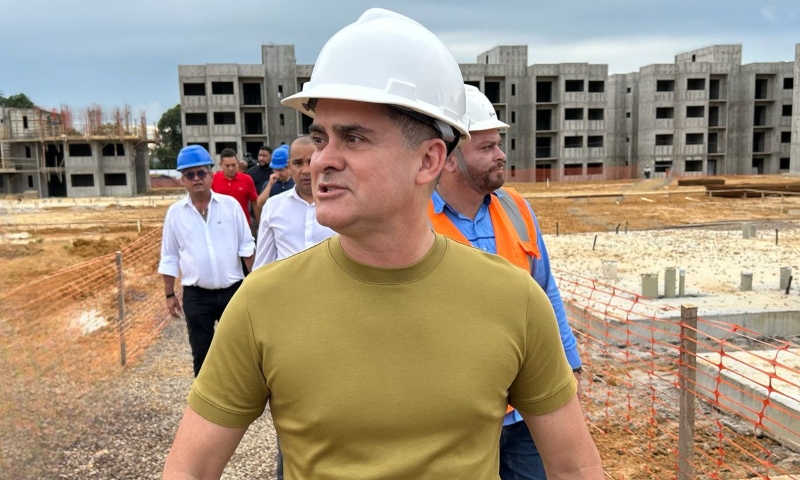 Prefeito David Almeida vistoria obras das 576 casas do Minha Casa, Minha Vida no Tarumã-Açu; veja vídeo