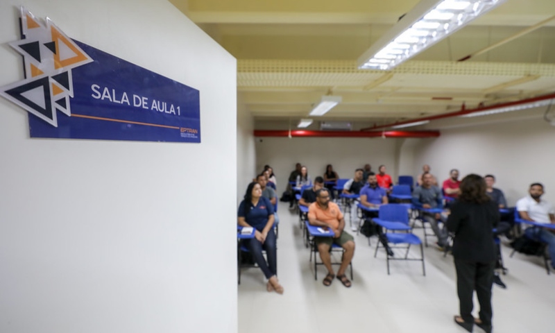 Detran-AM abre 405 vagas para cursos gratuitos de trânsito em abril; veja vídeo