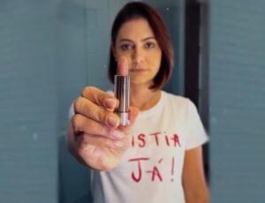 Michelle Bolsonaro pede que mulheres levem batom para ato na Paulista; veja vídeo