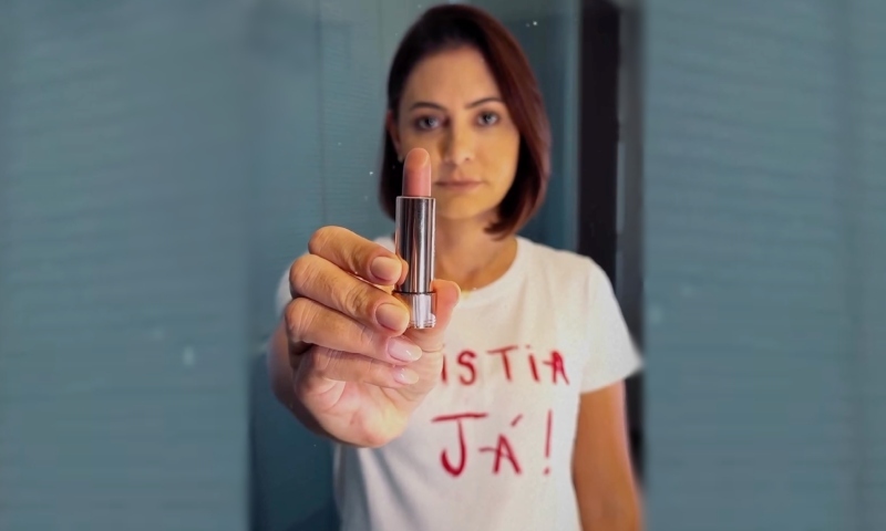 Michelle Bolsonaro pede que mulheres levem batom para ato na Paulista; veja vídeo