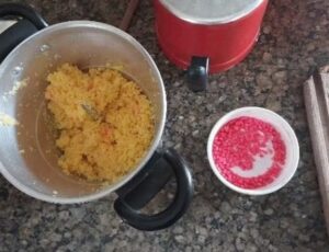 Filha é presa por tentar matar a mãe com veneno de rato no cuscuz; veja vídeo