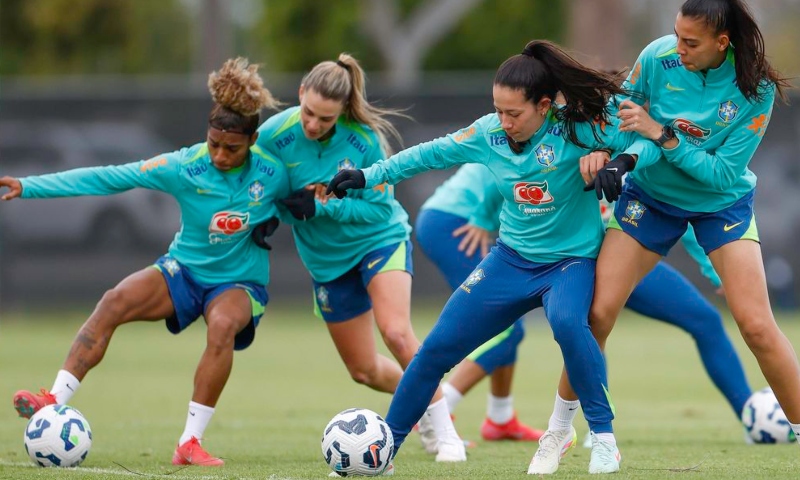 Seleção feminina treina nos EUA para reencontro com donas da casa
