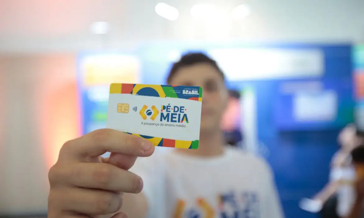 Pé-de-Meia: nascidos em setembro e outubro recebem incentivo nesta sexta-feira (4)