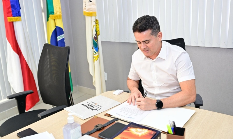 Prefeito David Almeida assina 403 novos processos de regularização fundiária para moradores do Novo Reino