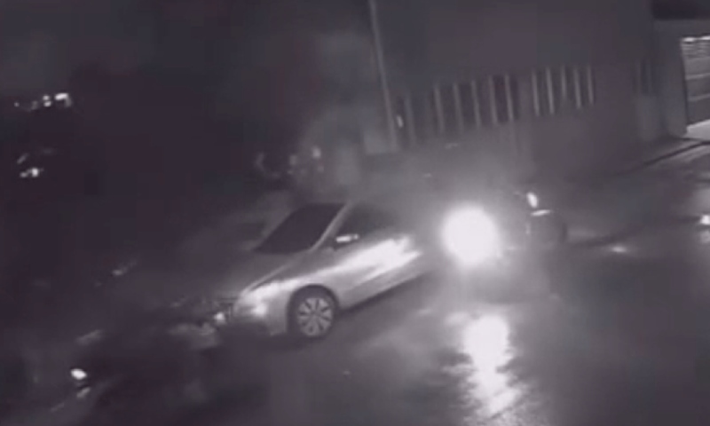 Tudo filmado: assaltantes usam motos para “tocar o terror” no bairro Novo Aleixo; veja