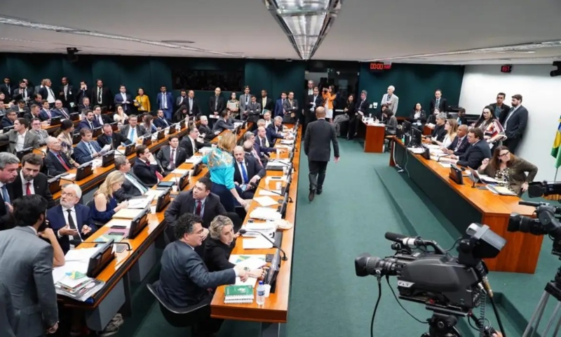 CCJ do Senado discute nesta terça (8) redução da jornada de trabalho de 44 para 36 horas semanais