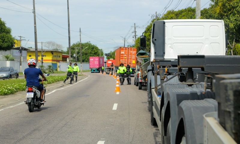 Prefeitura intensifica fiscalização de trânsito com nova operação ‘Carga Pesada’ na zona Sul de Manaus