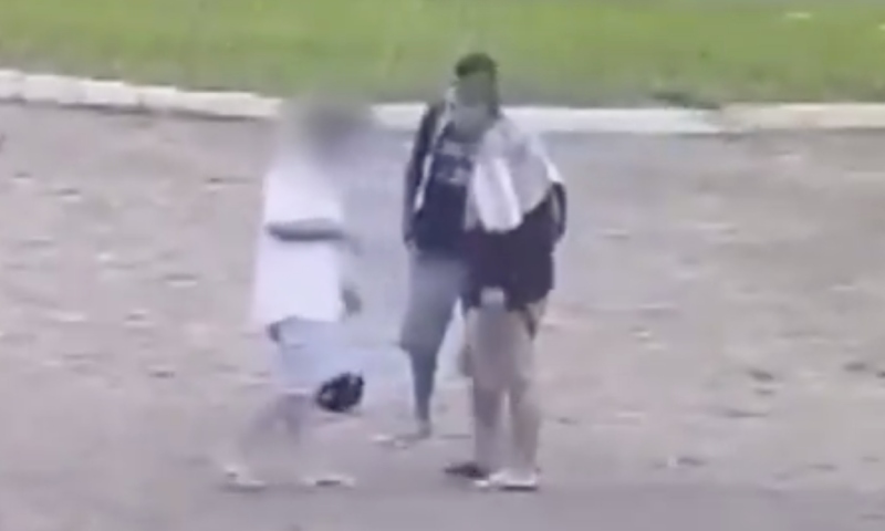 Homem é espancado e roubado por pessoas em situação de rua após pagar lanche; veja vídeo