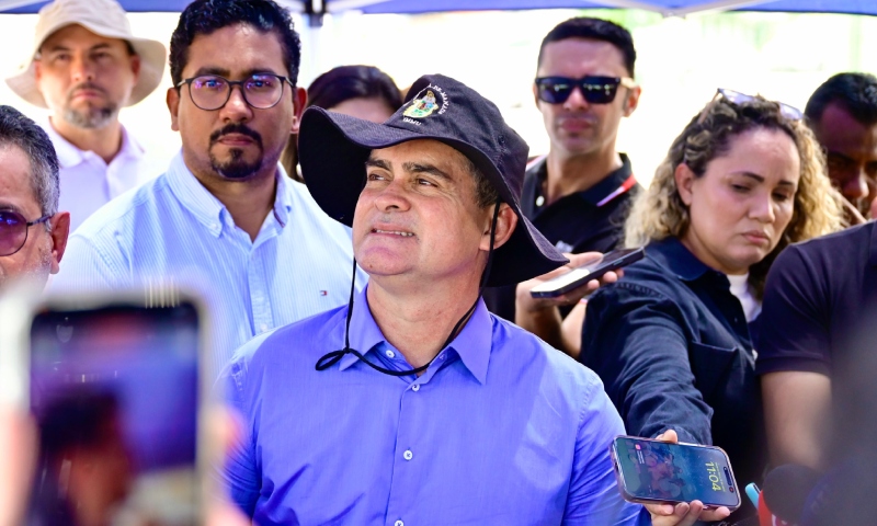 Prefeito David Almeida apresenta área onde será construída nova feira do Mutirão com investimento de R$ 7 milhões