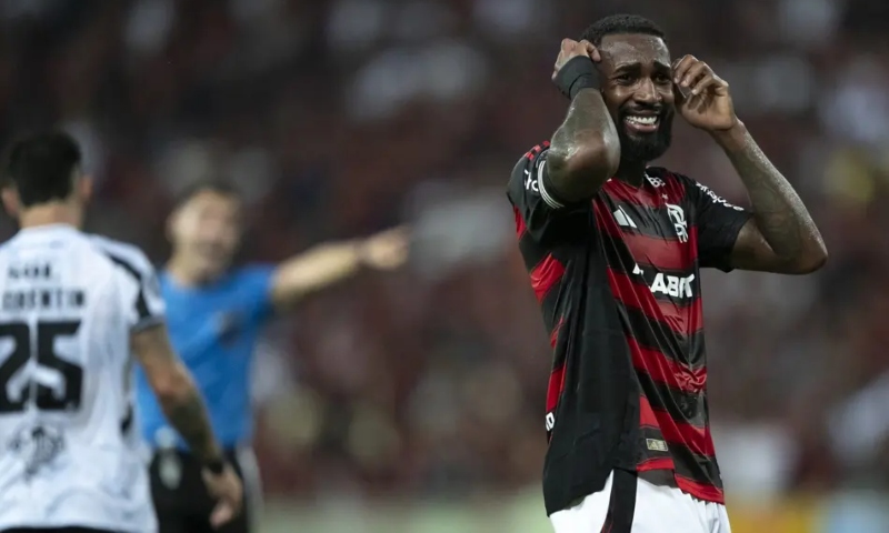 Torcedores do Flamengo criticam atitude de Gerson após derrota: ‘Desce do salto’