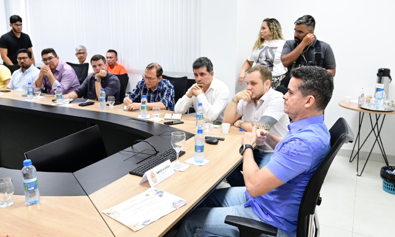 Prefeito David Almeida determina empenho total da gestão no reordenamento do Centro de Manaus