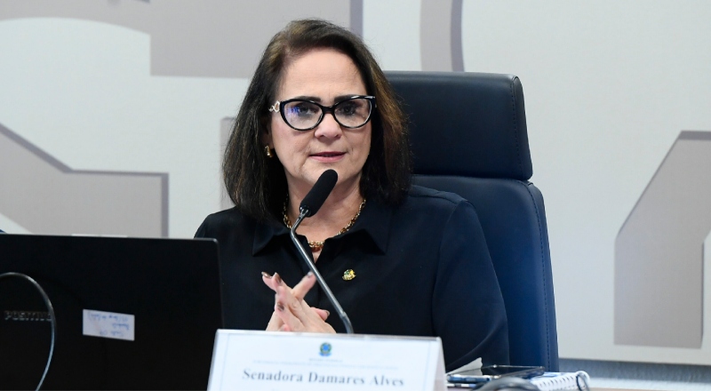 CDH do Senado aprova porte de arma para mulheres sob medida protetiva