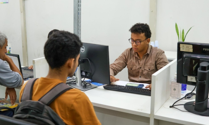 Motorista, supervisor e garçom: 200 vagas de emprego disponíveis para esta sexta-feira (11), no AM