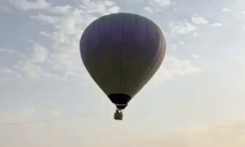 Vídeo mostra momento em que homem morre ao cair de balão de ar quente; veja