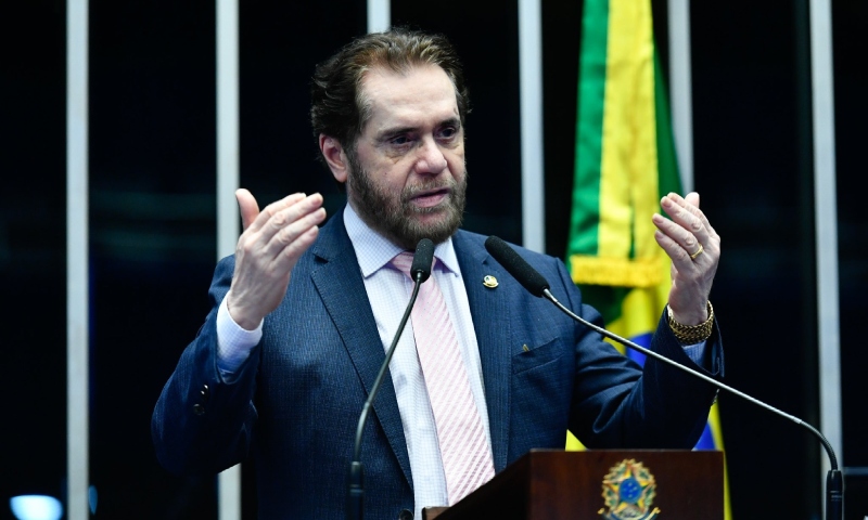 Plínio Valério defende repasse de recursos de pesquisa em petróleo para beneficiar a pesquisa no Amazonas