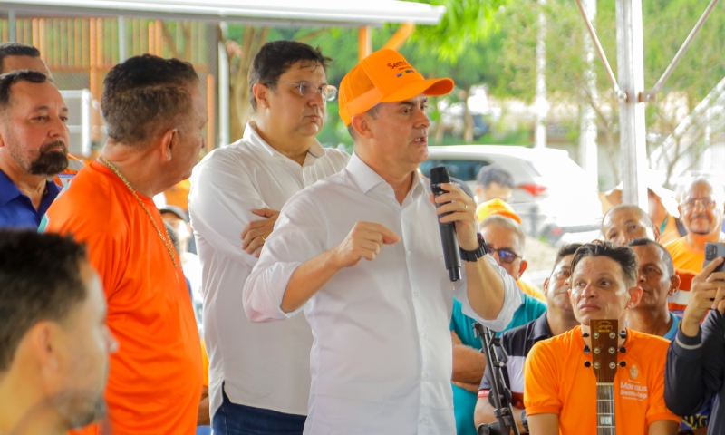 Prefeito David Almeida entrega 1º estação meteorológica municipal e reforça frota de limpeza com 10 novos caminhões