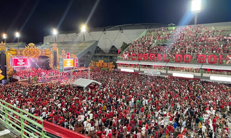 Álbum 2025 cai no gosto popular e faz o povo lotar o sambódromo de Manaus no 1º Curral do Garantido