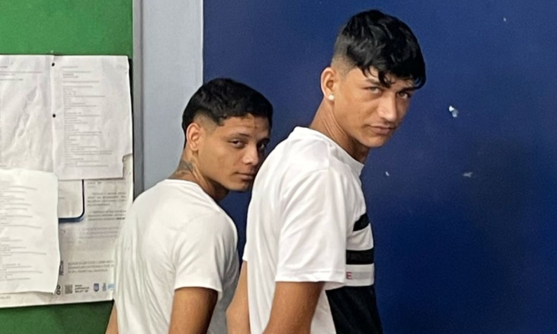 Vulgo ‘Gatinho’ e ‘Olhar Sedutor’ são presos com drogas, joias e dinheiro em Manaus; veja vídeo