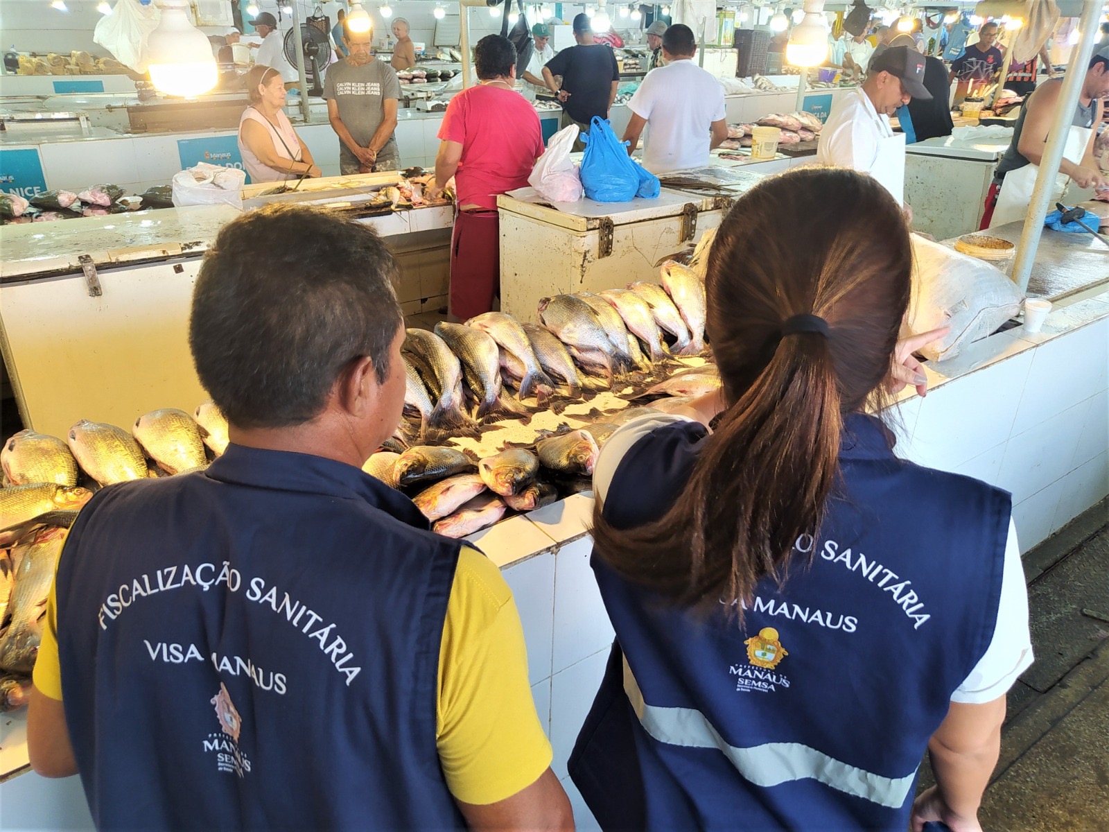 Visa Manaus realiza operação ‘Semana Santa’ para levar boas práticas a comerciantes de pescado