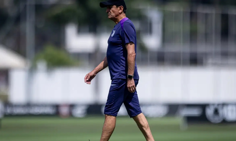 Corinthians demite o técnico argentino Ramón Díaz